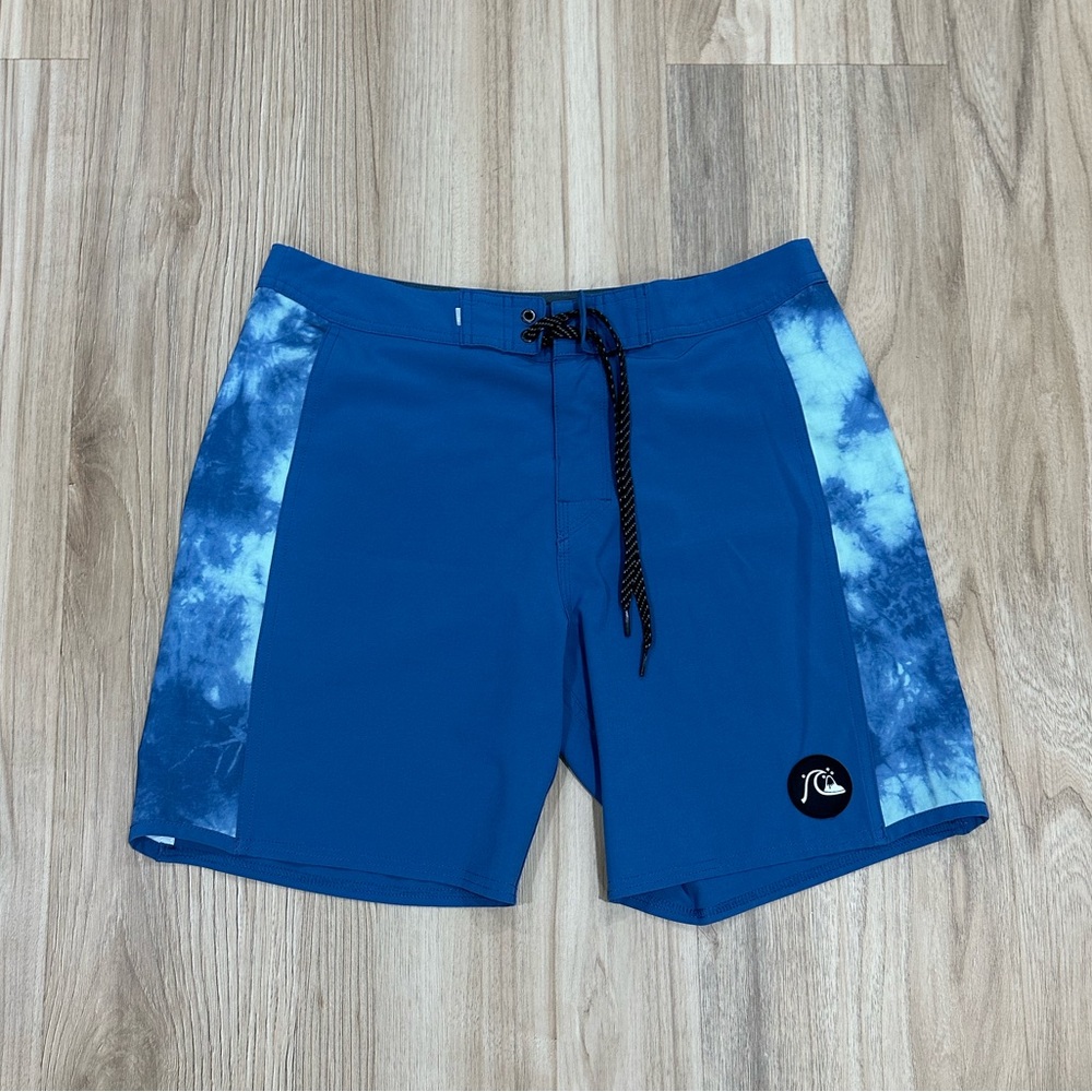 Quiksilver Boardshorts! 17.5 inch long size 31